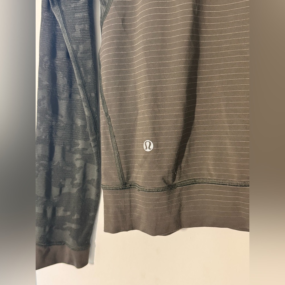 LULULEMON LONG SLEEVE CAMO TOP — SIZE 6 (based on measurements) - Picture 6 of 11